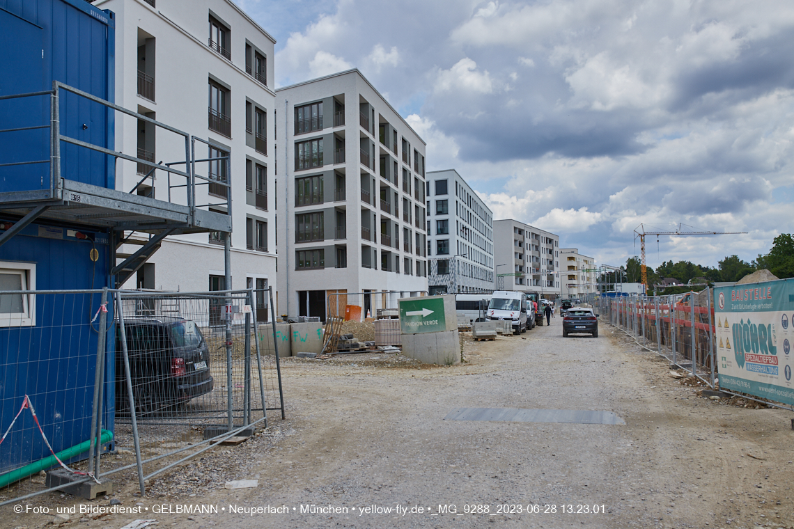 28.06.2023 - Baustelle Alexisquartier - neue DEMOS-Hinweisschilder 28.06.2023 - Baustelle Alexisquartier - neue DEMOS-Hinweisschilder